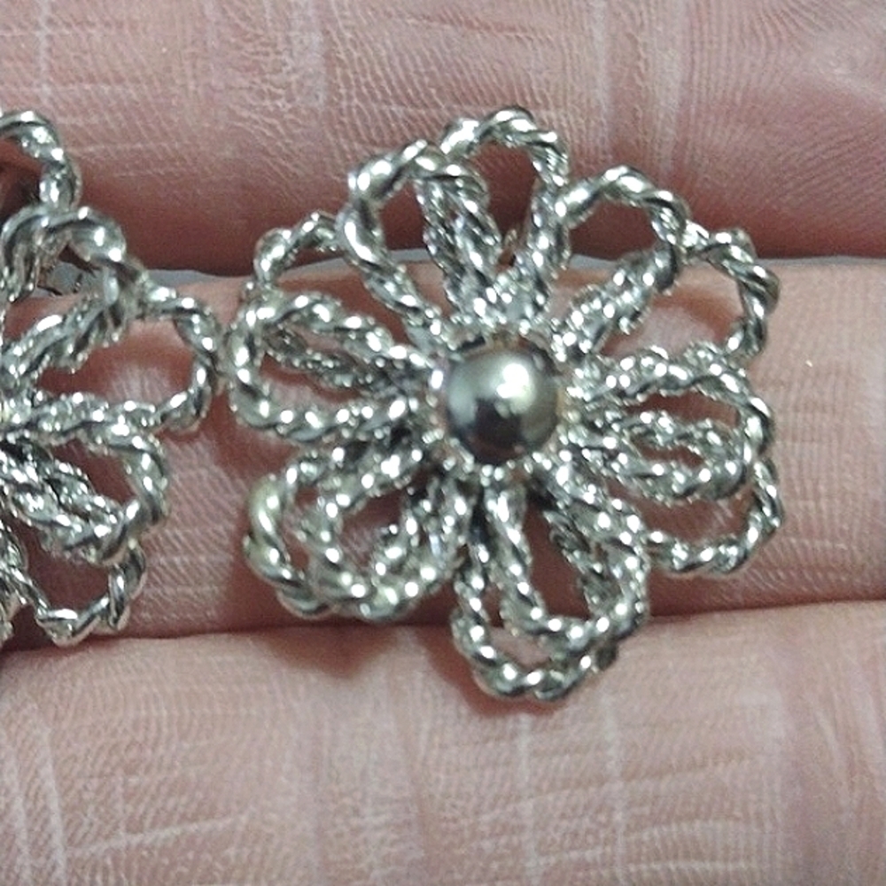 CORO VINTAGE DOUBLE LAYERED FLORAL SILVER-TONE DROP CLIP-ON 1" EARRINGS - Picture 5 of 10